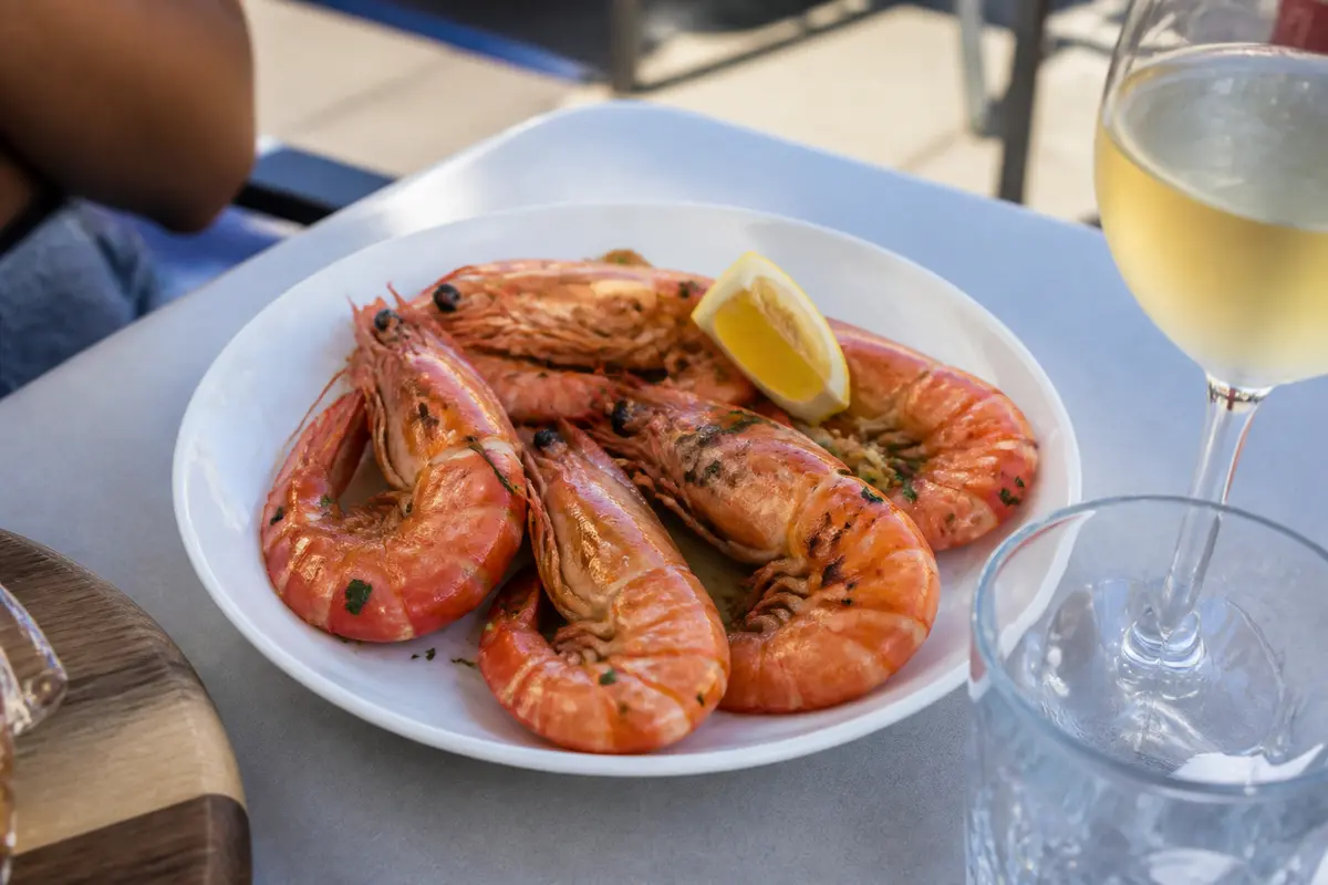 Nombre de crevettes par personne : Combien prévoir selon l’Occasion ?