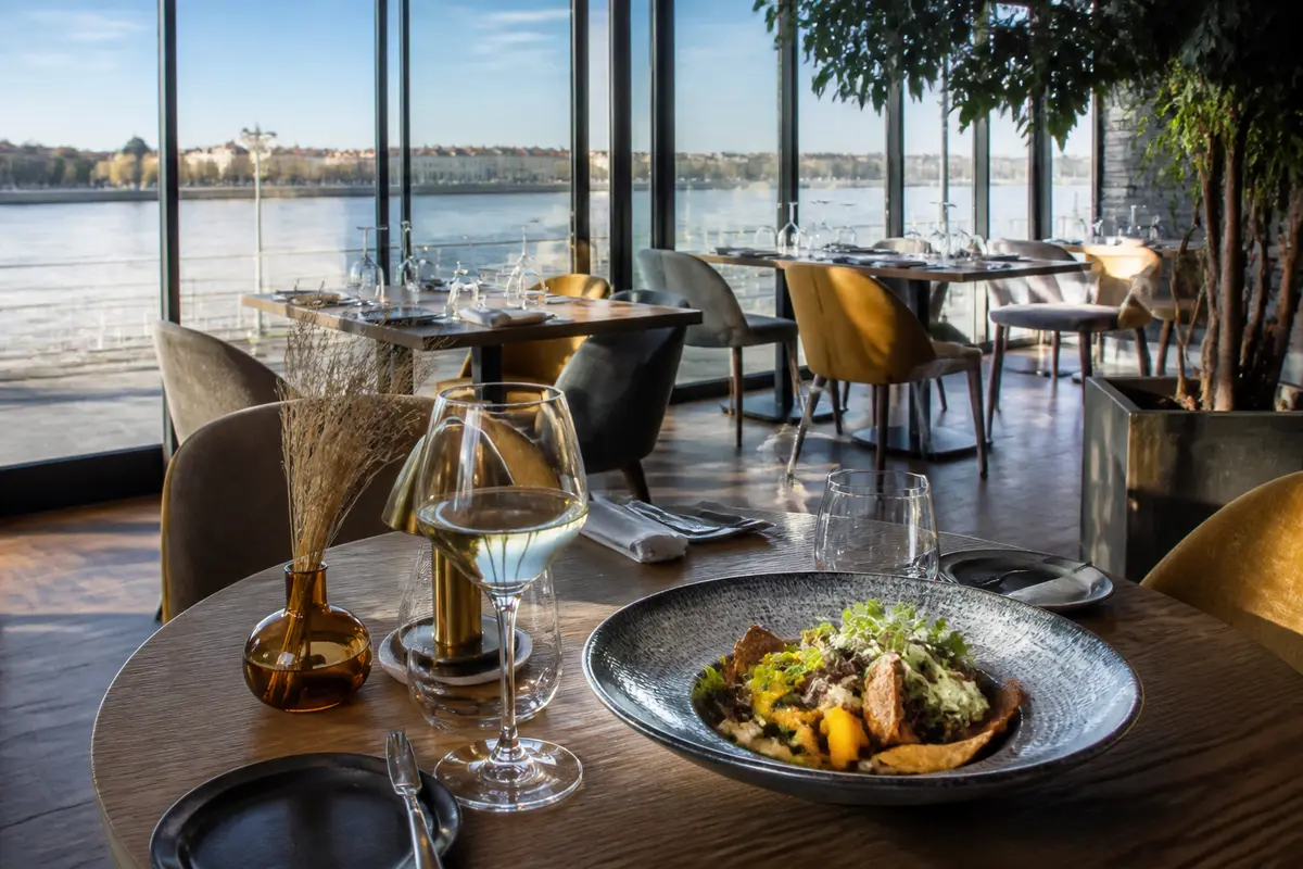 Restaurants rive droite Bordeaux : Top lieux élégants au bord de l’eau
